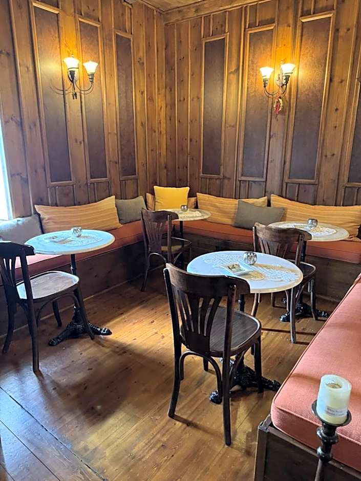 Santikos Mansion, Santikos Collection