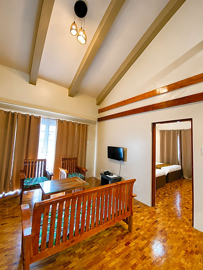 Elliannah Pines Hotel