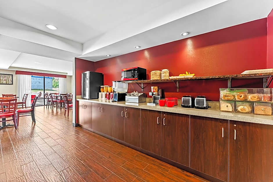 Red Roof Plus+ & Suites Malone