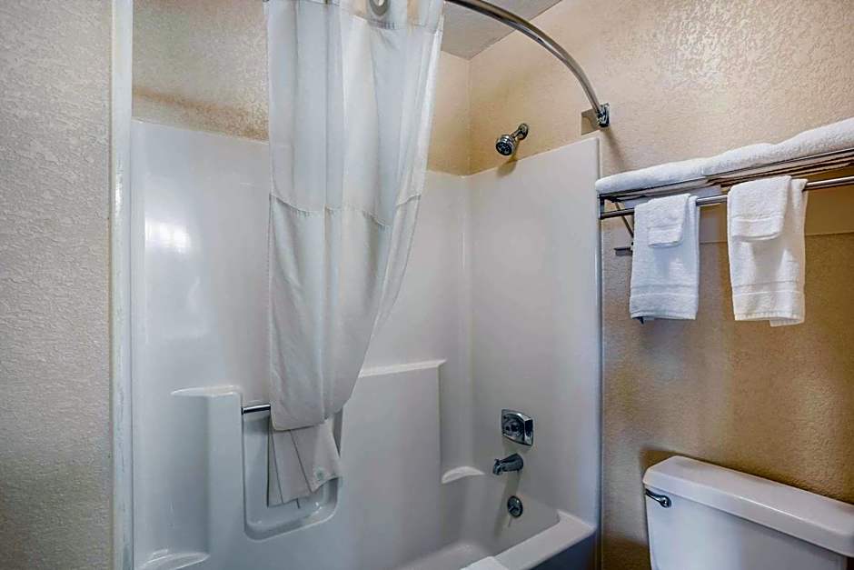 Quality Inn Cedar Rapids South
