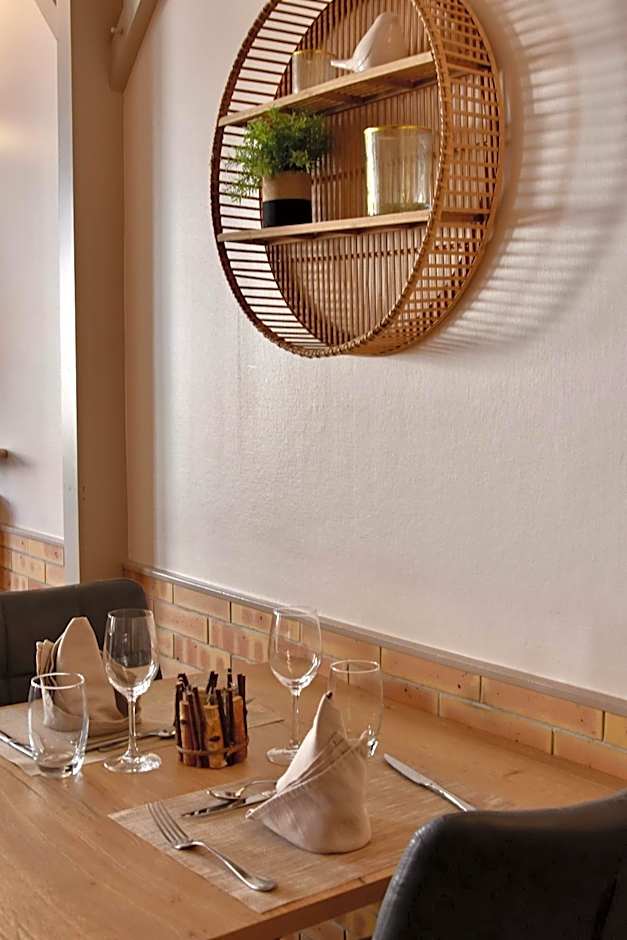 LOGIS Hotel Restaurant Auberge Du Cheval Blanc