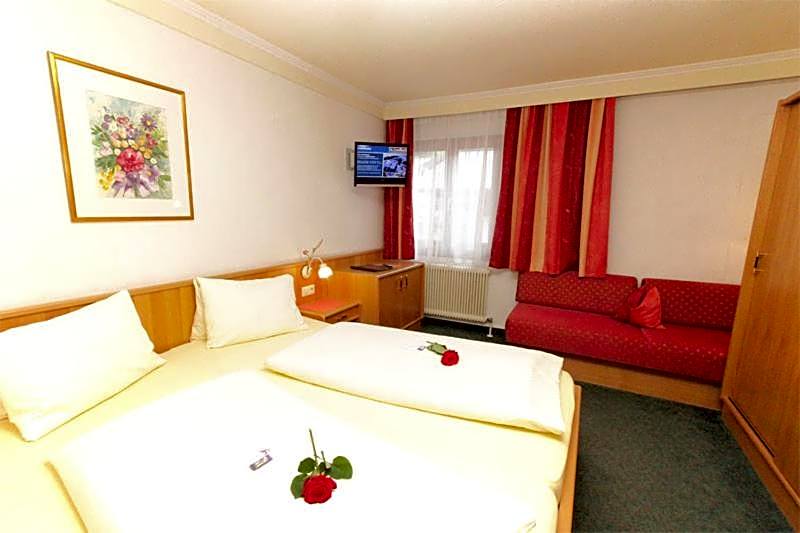 Triple Room — 4 fotoğraftan 1. fotoğraf