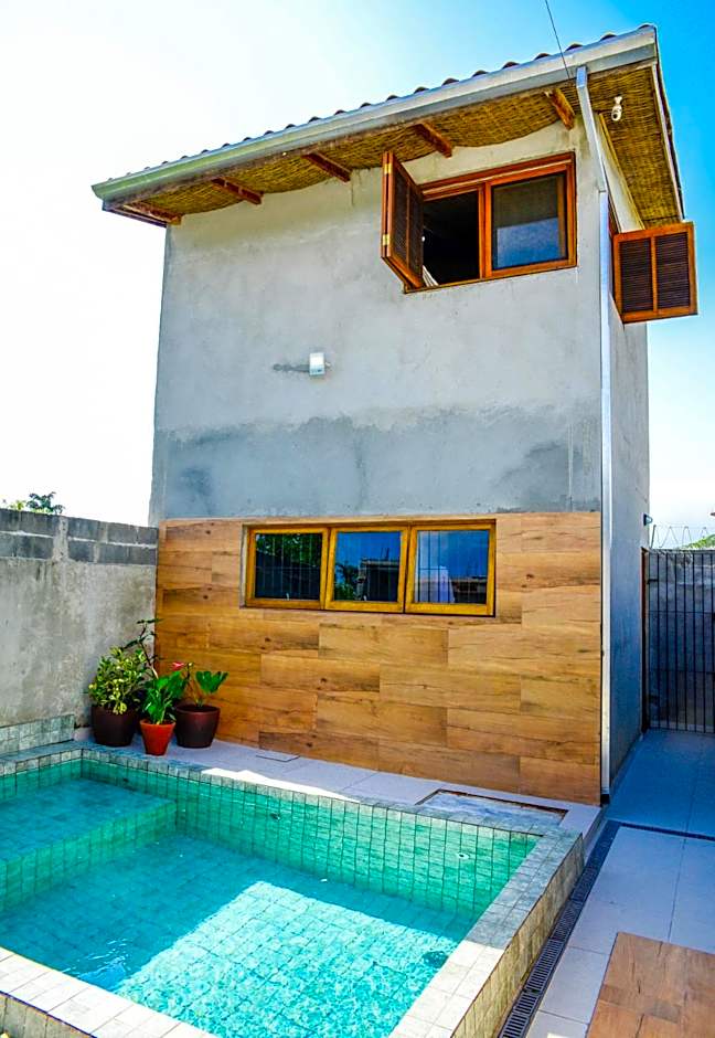 Chale com piscina e churrasq em Caraguatatuba SP