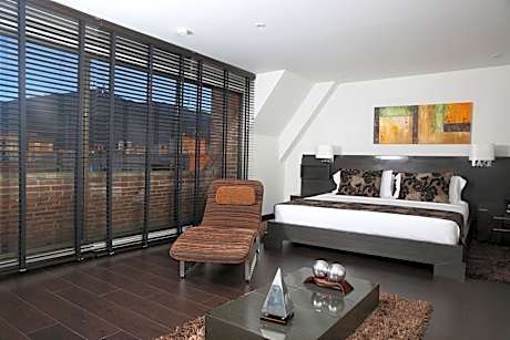 Deluxe Suite with Spa Bath