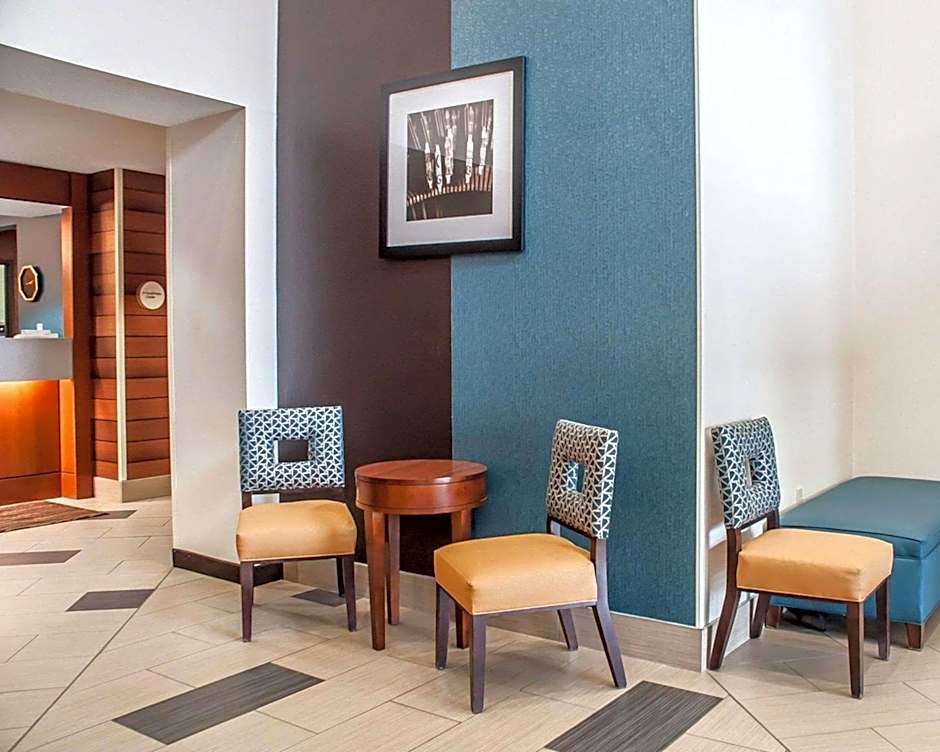 Comfort Inn & Suites Hamburg - Buffalo South
