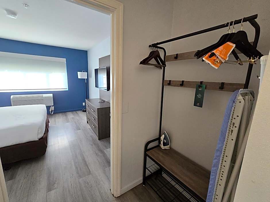 Quality Inn & Suites Tulare