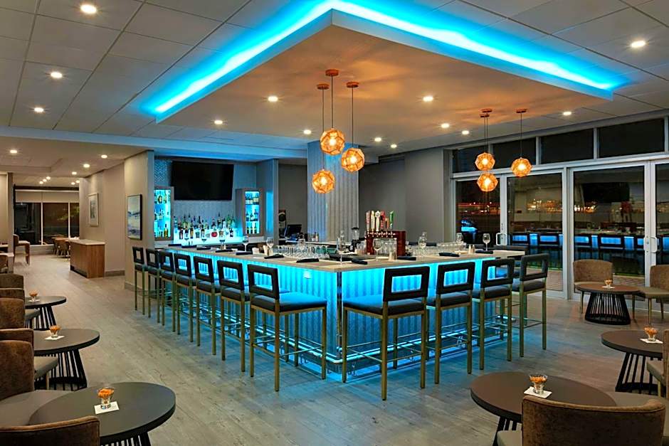 Embassy Suites by Hilton Montreal Airport