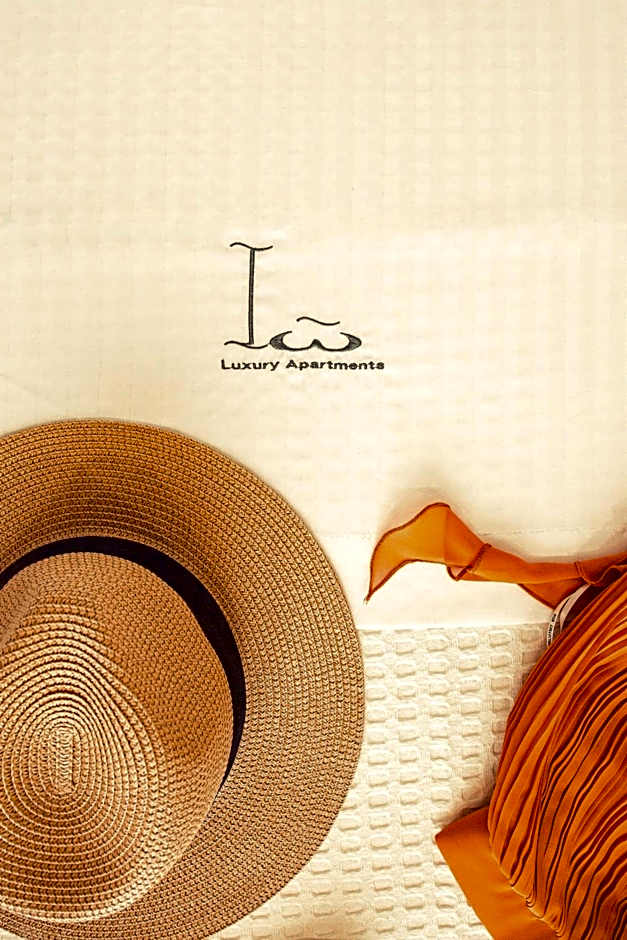 IO Luxury Pool & Hot Tub Suites