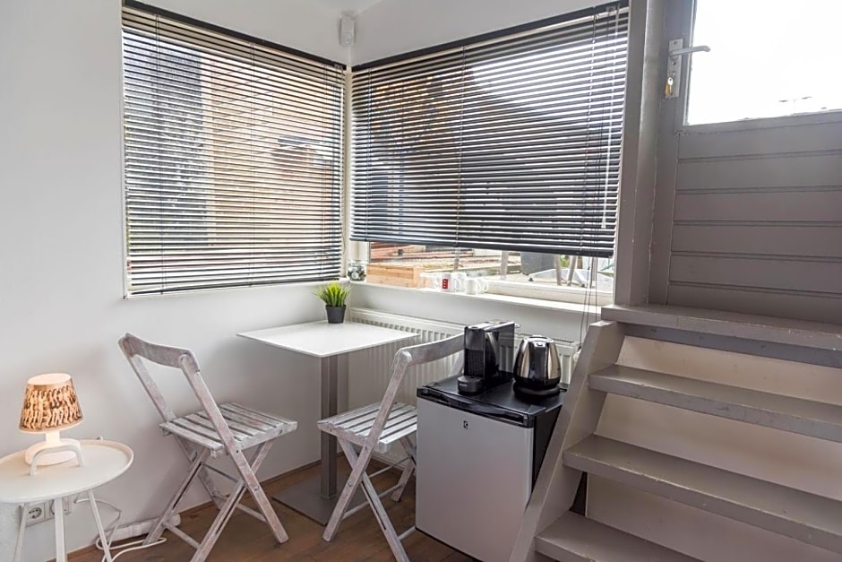 HouseBoat next to AMSTEL