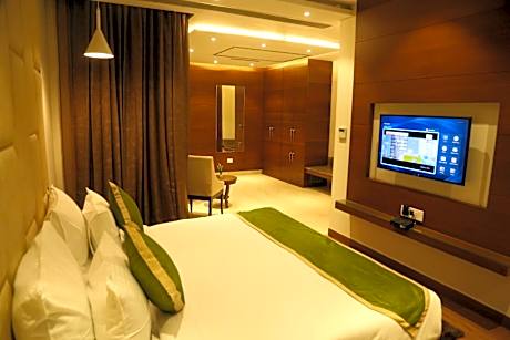 Deluxe Family Room with 20% discount on food