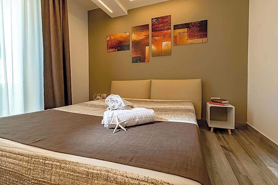 Sundeck Hotel