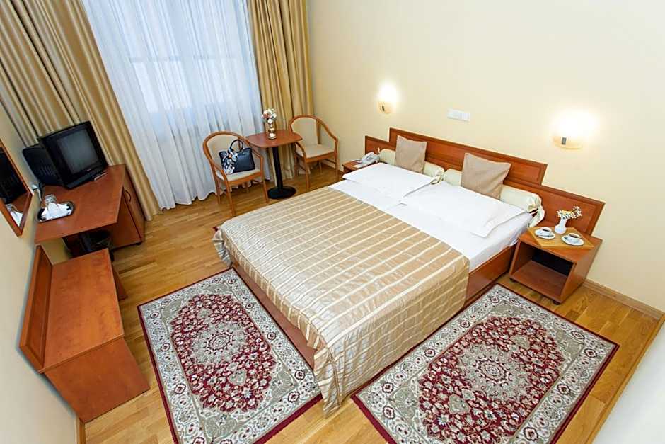 Hotel Fenyõ Conference & Spa