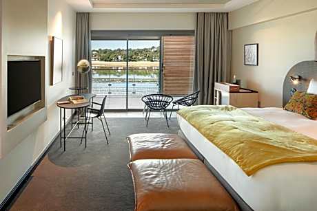 Suite with Lake View