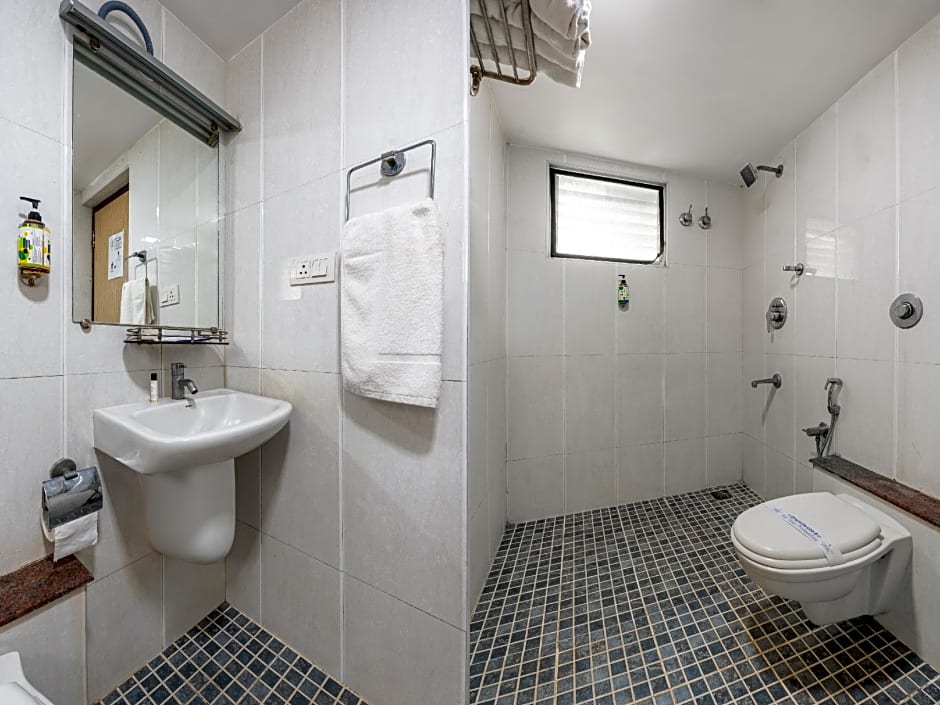 Treebo South Avenue, 700 Mts From Promenade Beach