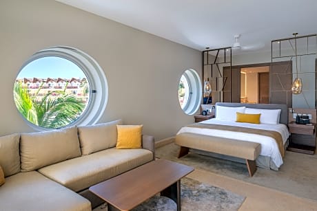 AMBASSADOR 2 BEDROOM FAMILY SUITE