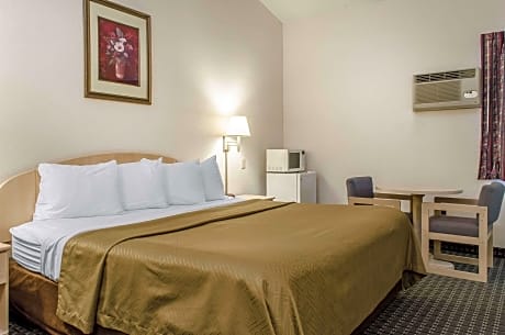 1 King Bed, Nonsmoking