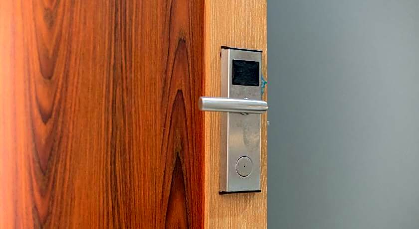 RedDoorz Syariah near Kota Cinema Mall Jatiasih