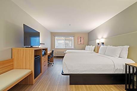 Accessible 2 Queen Mobility Access Comm Assist Rollin Shower Microwave Fridge NonSmoking Breakfast