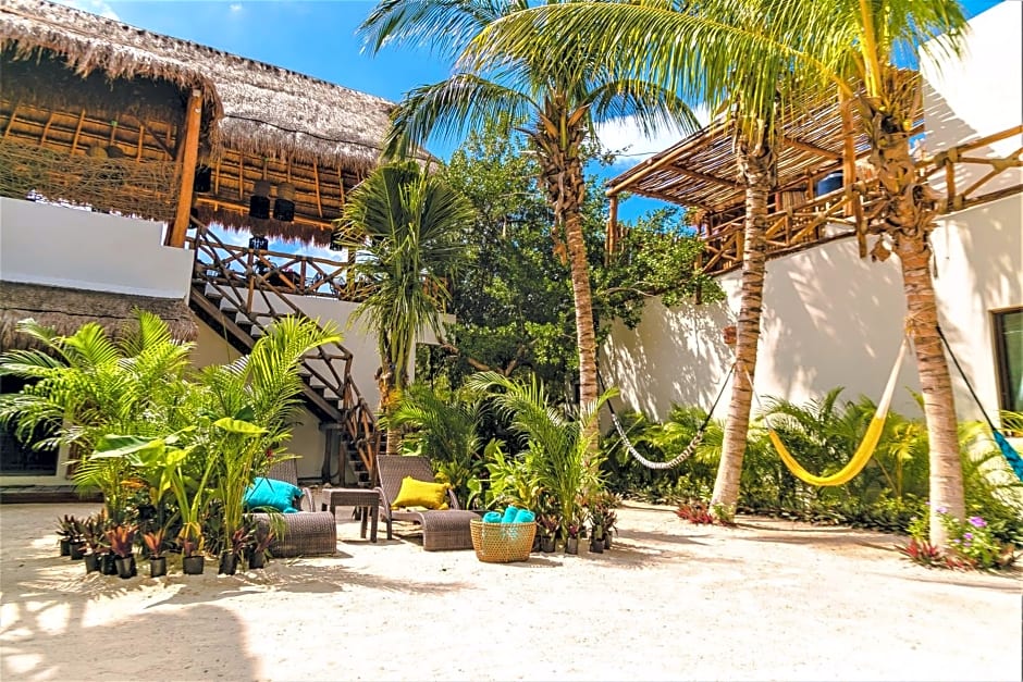 La Puerta Azul Beachfront - Adults Only