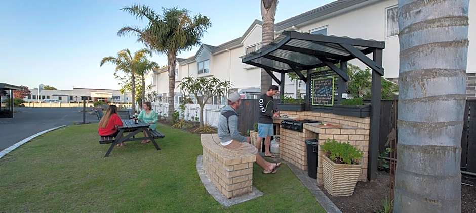 Aura Accommodation