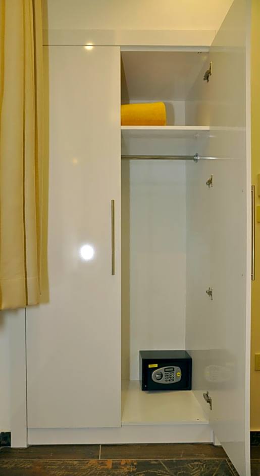 BGuest Hotel & Residence