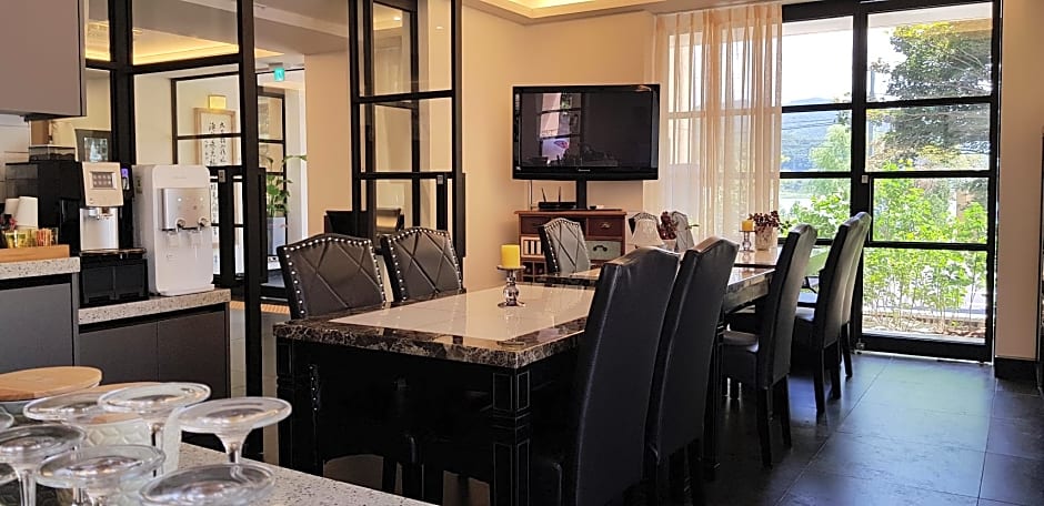 Namyangju Bukhangang Dolcecasa Hotel