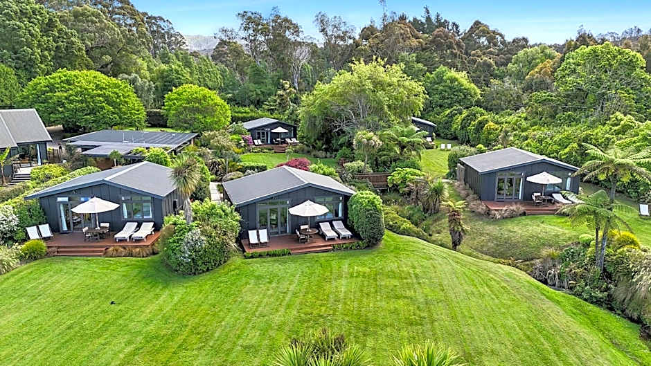 Adrift In Golden Bay- Absolute Beachfront Villas