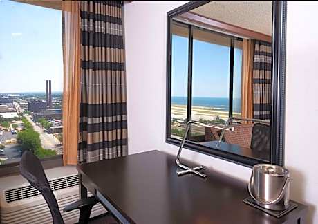 Queen Room - Non-Smoking