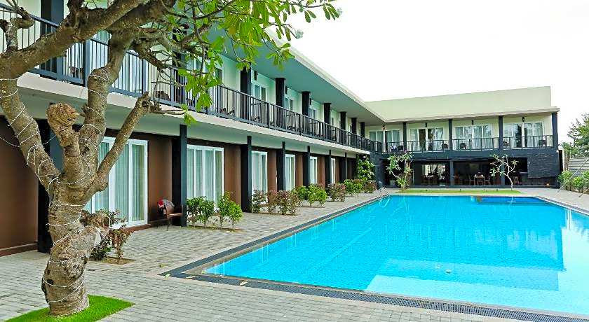 Golden Star Beach Hotel