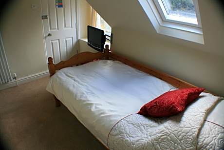 Family Suite (2 Adults + 2 Children)