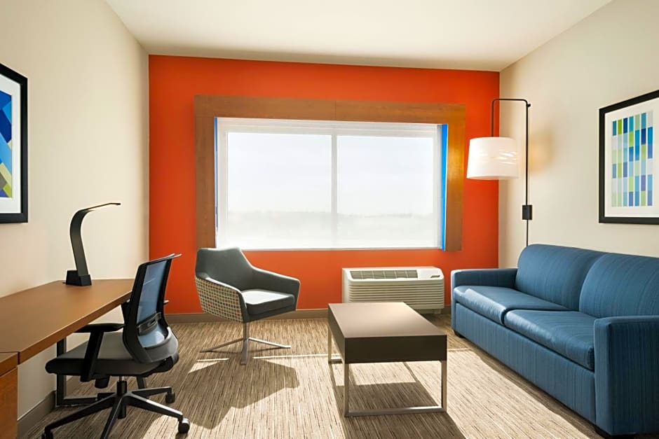 Holiday Inn Express & Suites - Beaver Dam