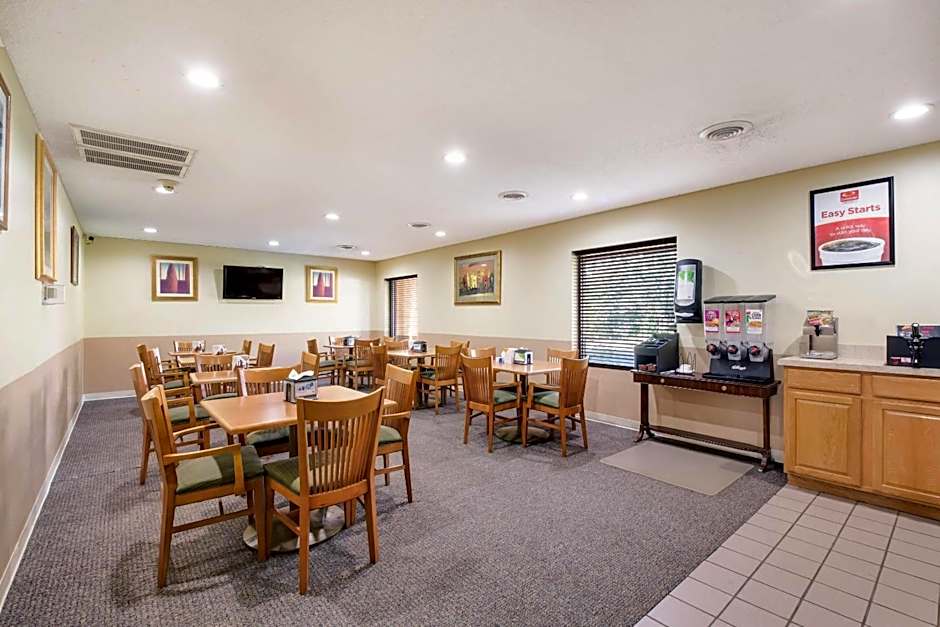 Econo Lodge Inn & Suites Knoxville East