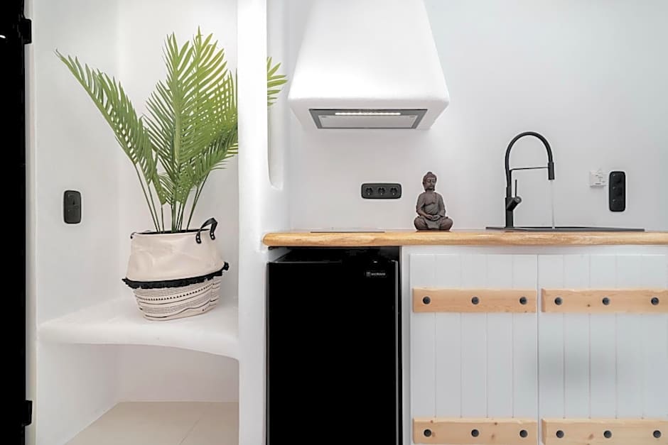 Portara Seaside Luxury Suites