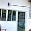 Tuk Tuk Guesthouse.