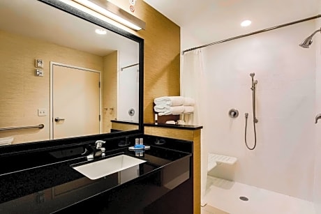 Suite, Multiple Beds (2 Queen Beds and 1 Double Sofa Bed)