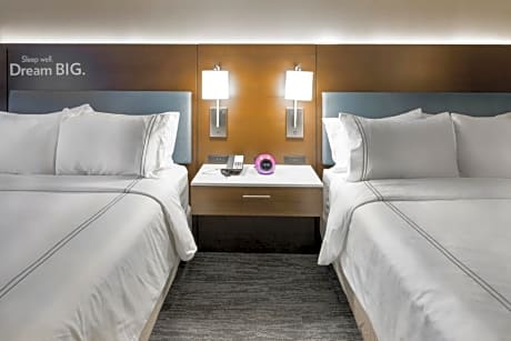 Standard Queen Room with Two Queen Beds - Communications Accessible