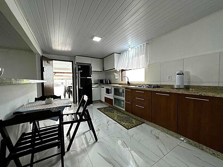 BS01- Casa com Piscina Aquecida e Churrasqueira