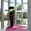 Hotel In - Lounge Room