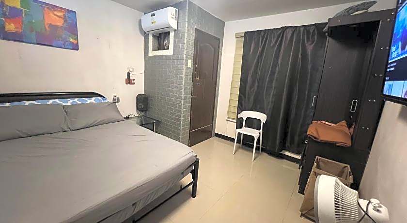 UNO'S Place with Karaoke,Wifi,Netflix and Balcony
