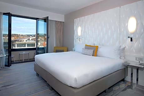 King Room with a Panoramic City View