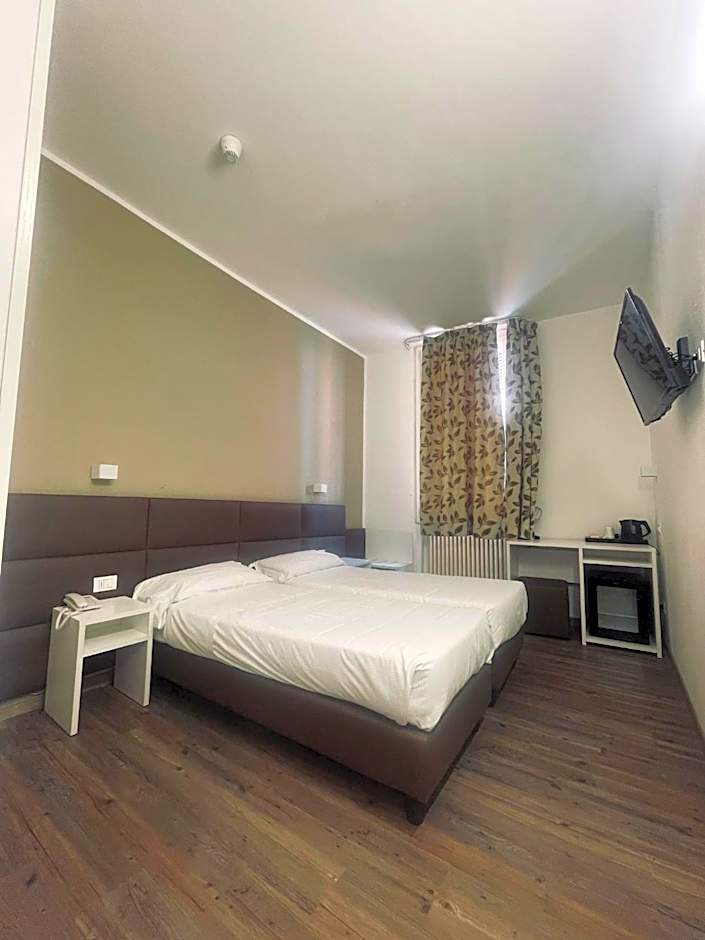 Hotel Holiday
