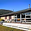 The Crossing Lodge & Backpackers