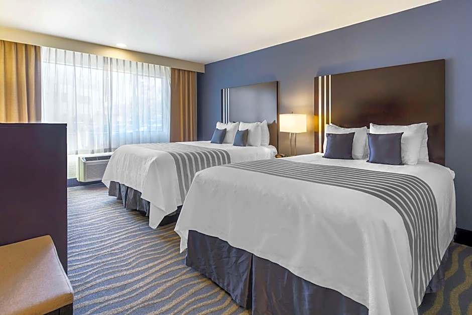 Best Western Plus Edmonds Harbor Inn
