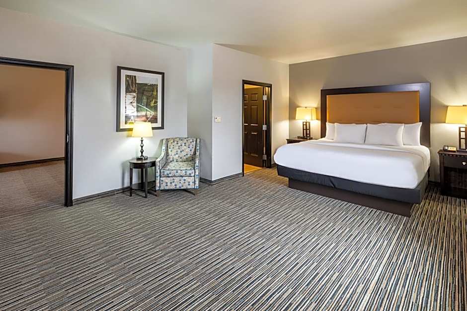 La Quinta Inn & Suites by Wyndham Mt. Pleasant