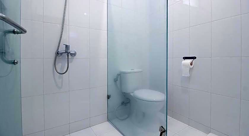 RedDoorz Plus near Alun Alun Selatan 2