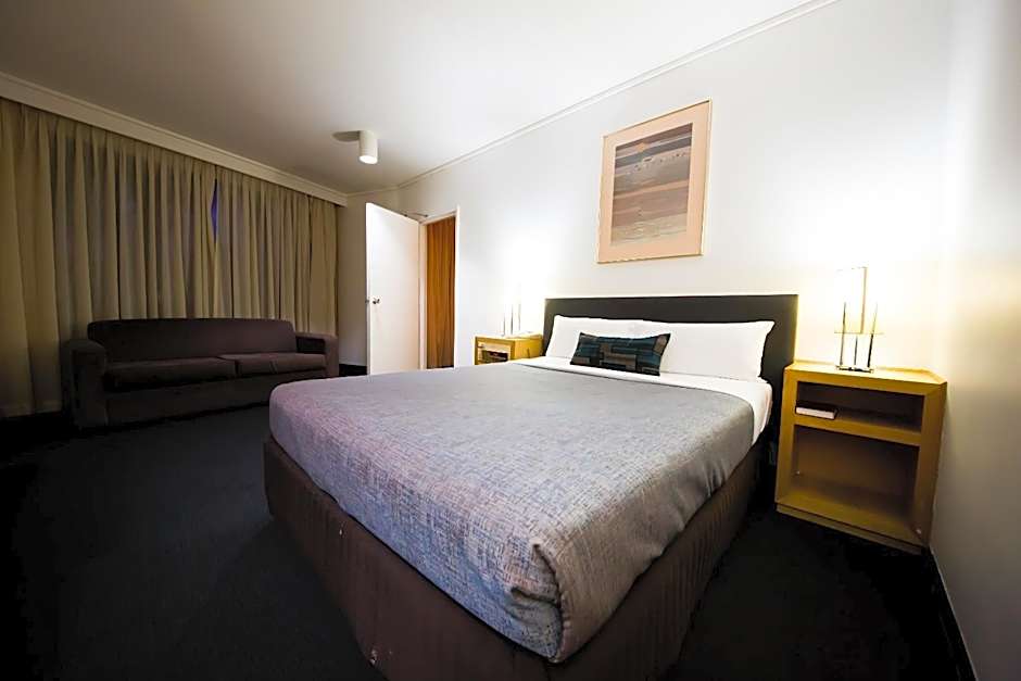 Sandown Regency Hotel & Apartments
