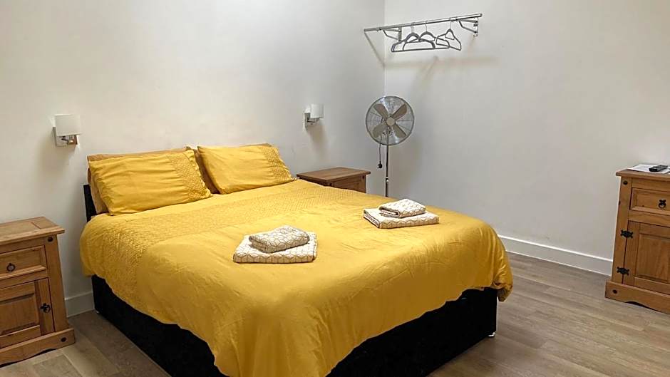 Deepcut Lodge Bed & Breakfast Self Service