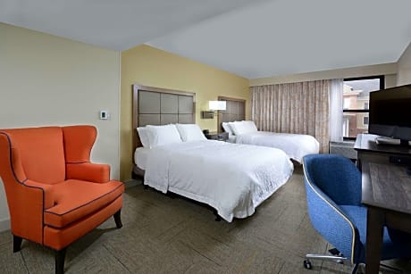 2 Queens Mobility/hearing Access Ri Shwr Ns Vis Firealrm/door/phn Alrt/ Hdtv/ Sofabed Microwv/fridge