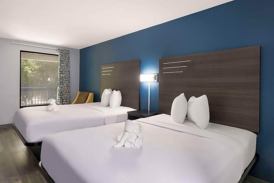 Suburban Studios Hinesville - Fort Stewart Area