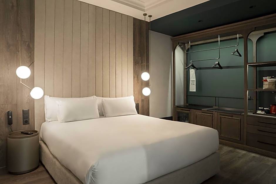 ICON Wipton by Petit Palace